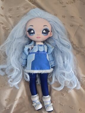 Na! Na! Na! Surprise Teens Fashion Alaska Frost Doll